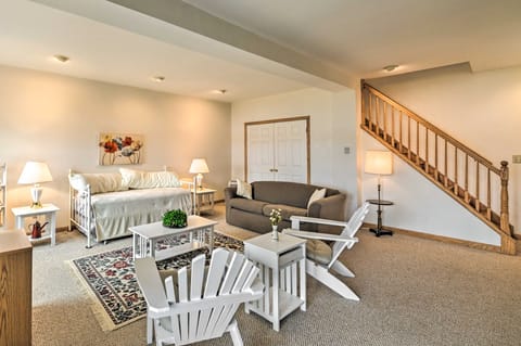 Lakefront Broadalbin Getaway w/ Deck + Kayaks House in Saratoga