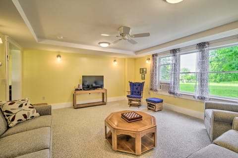 7 Mi to Seneca Lake: Family Retreat in Stanley House in Finger Lakes