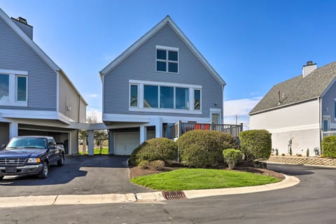 Family-Friendly Port Clinton Home w/ Private Deck House in Port Clinton