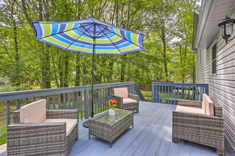 2 Game Rooms! Family Poconos Home 9 Mi to Slopes Cottage in Coolbaugh Township