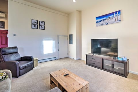 1/2 Mi to Windham Mtn: Main Street Condo Apartment in Windham