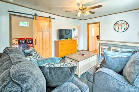 Historic Cabin Retreat: Steps to Okoboji Lake House in Arnolds Park