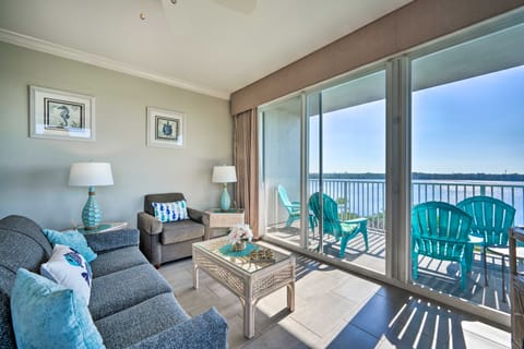 ~ 2 Mi to Disney & Universal: Orlando Resort Condo Apartment in Orlando