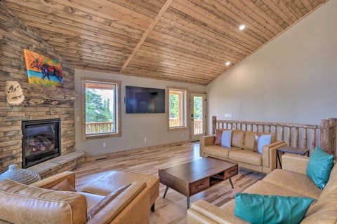 23STR-00068 Fairplay Cabin w/ Deck: 7 Mi to Dwtn House in Park County