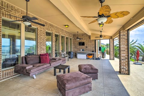 Waterfront Home w/ Boat Dock on Lake Houston! House in Houston
