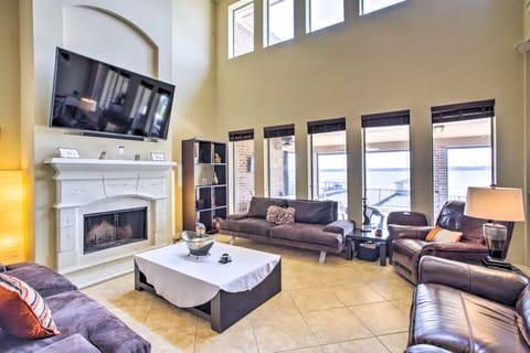 Waterfront Home w/ Boat Dock on Lake Houston! House in Houston
