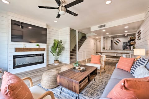 Chic Fort Walton Condo ~ 2 Blocks to Beach! Apartment in Okaloosa Island