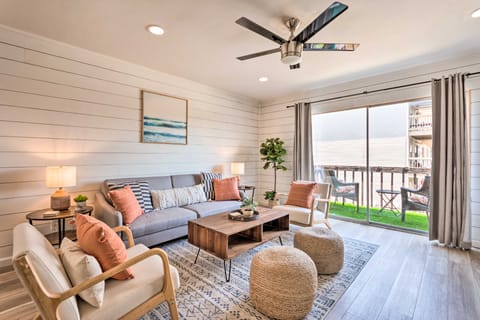 Chic Fort Walton Condo ~ 2 Blocks to Beach! Apartment in Okaloosa Island