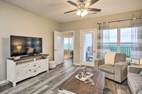 4 Mi to Silver Dollar City: Chic Branson Retreat! Apartment in Branson