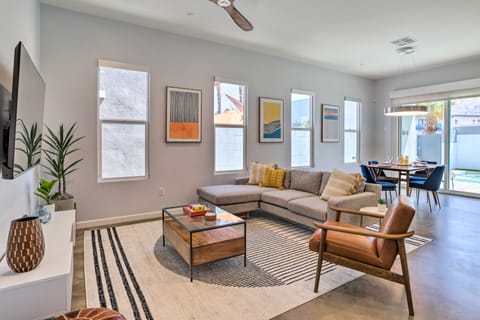 Mid-Century Modern Palm Springs Home w/ Pool House in Palm Springs