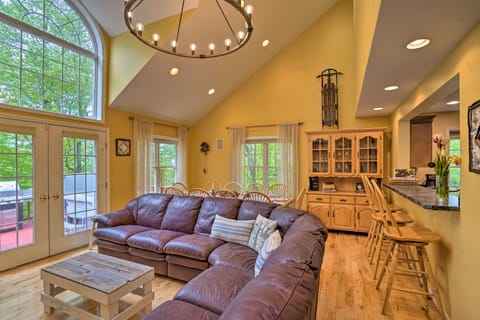 Family-Friendly Hancock Home: Walk to Slopes! Apartment in Lanesborough