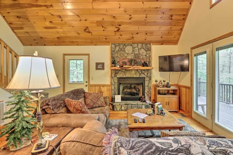 Fire Pit & Grill: Whittlers Mountain Escape! House in Tennessee