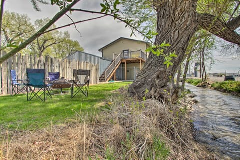 Chic Retro Retreat in Choteau: Walk to Dtwn! Apartment in Idaho