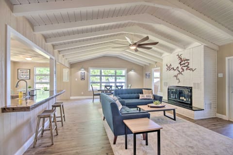 Dock! Waterfront Family Home on Lake of the Ozarks House in Lake of the Ozarks