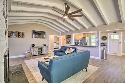 Dock! Waterfront Family Home on Lake of the Ozarks House in Lake of the Ozarks