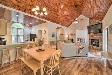 Pond On-Site! Dog-Friendly Blue Ridge Mtn Retreat House in Watauga