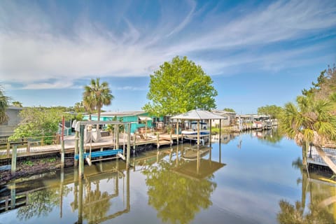 Remodeled Retreat on Homosassa River Canal! House in Homosassa