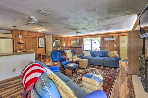 Charming Abode w/ Dock on the Suwannee River House in Florida