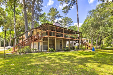 Charming Abode w/ Dock on the Suwannee River House in Florida