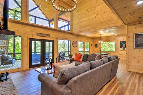 Riverfront Blue Ridge Escape w/ Scenic Views! House in Georgia