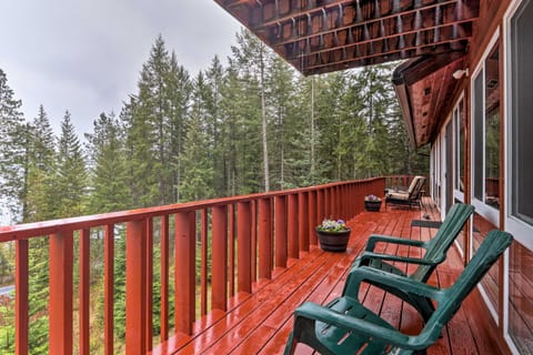 Spacious Sun-Up Bay Cabin, 20 Min to Downtown CDA! House in Kootenai County