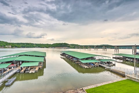 Unwind Poolside! Waterfront Ozarks Condo Apartment in Lake of the Ozarks