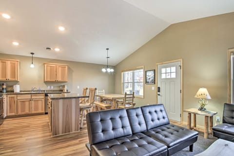 Breezy Point Cabin w/ Fire Pit - Walk to Lake House in Breezy Point