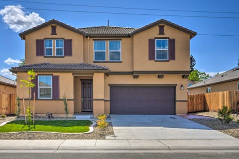 Sacramento Retreat w/ Yard ~ 13 Mi to Dtwn! House in Sacramento