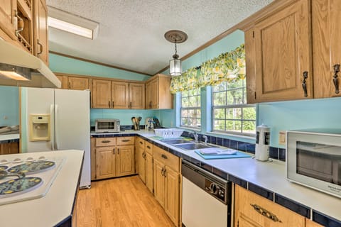 Steinhatchee Home w/ Boat Parking: 1 Mi to Marina House in Florida