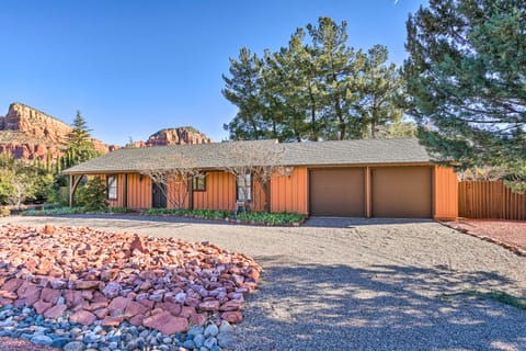 1 Mi to Cathedral Rock Trailhead: Home w/ Sunroom House in Sedona