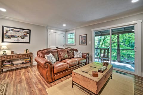 Crystal River Cabin w/ Scenic View & Fire Pit House in Great Smoky Mountains