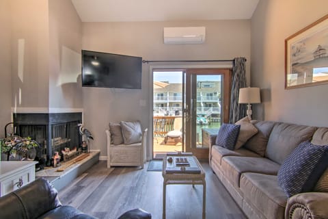 Pool Access, Near Beach! Waterfront Ocean City Gem Apartment in Ocean City