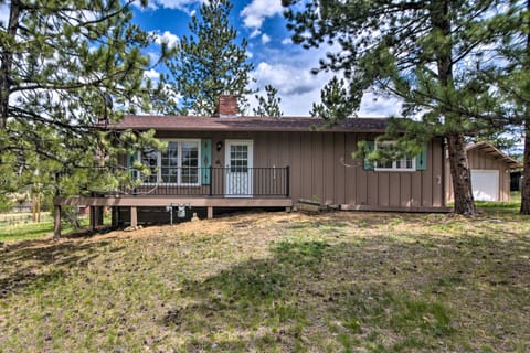 'Rocky Mountain Breezes' Cabin: Grill + Deck! House in Estes Park
