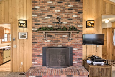 'Rocky Mountain Breezes' Cabin: Grill + Deck! House in Estes Park