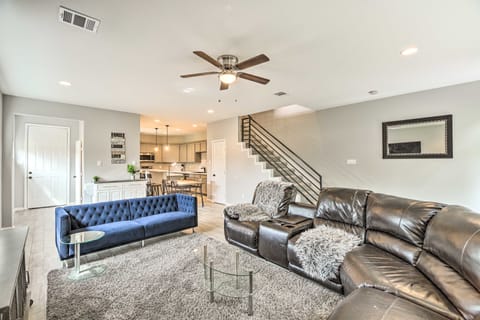 Pet-Friendly! World Cup 2026 Houston Group Stay Apartment in Houston