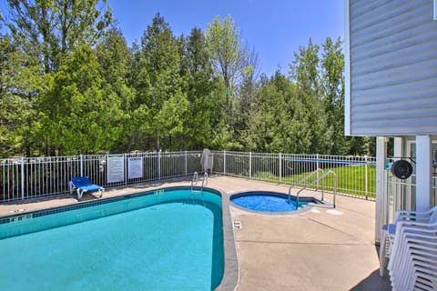 'Door County Getaway' - Walk to State Park! Apartment in Door County