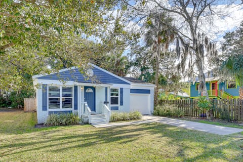 Walk or Bike Downtown! St Augustine Home w/ Yard House in Saint Augustine