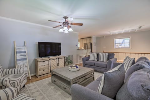 ‘The Lake Escape’: Boat Dock, Fire Pit, Kayak! House in Logan Martin Lake