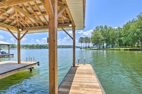 ‘The Lake Escape’: Boat Dock, Fire Pit, Kayak! House in Logan Martin Lake