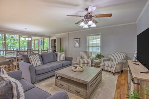 ‘The Lake Escape’: Boat Dock, Fire Pit, Kayak! House in Logan Martin Lake