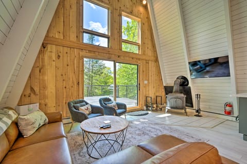Wilmington Chalet w/ Hot Tub < 8 Mi to Mount Snow! House in Wilmington