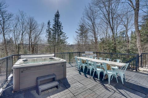 Wilmington Chalet w/ Hot Tub < 8 Mi to Mount Snow! House in Wilmington