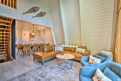 Wilmington Chalet w/ Hot Tub < 8 Mi to Mount Snow! House in Wilmington