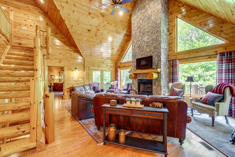 Hike, Fish & Golf: Burnsville Retreat w/ Deck! House in Buncombe County