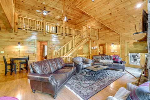 Hike, Fish & Golf: Burnsville Retreat w/ Deck! House in Buncombe County