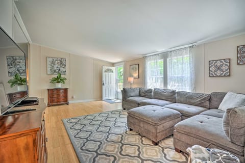 Mt Pleasant Retreat w/ Grill: 10 Mi to Beach House in Mount Pleasant