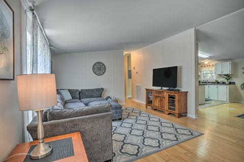 Mt Pleasant Retreat w/ Grill: 10 Mi to Beach House in Mount Pleasant