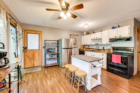 Artist's Retreat at Sky Valley w/ Balcony & Deck House in Sky Valley