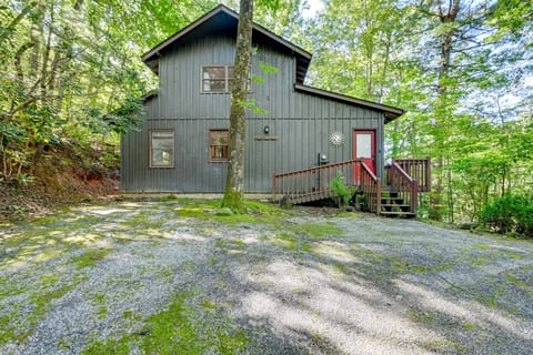 Artist's Retreat at Sky Valley w/ Balcony & Deck House in Sky Valley