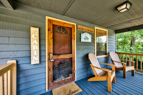 Charming Cabin w/ Deck ~ 6 Mi to Nottely Lake House in Union County